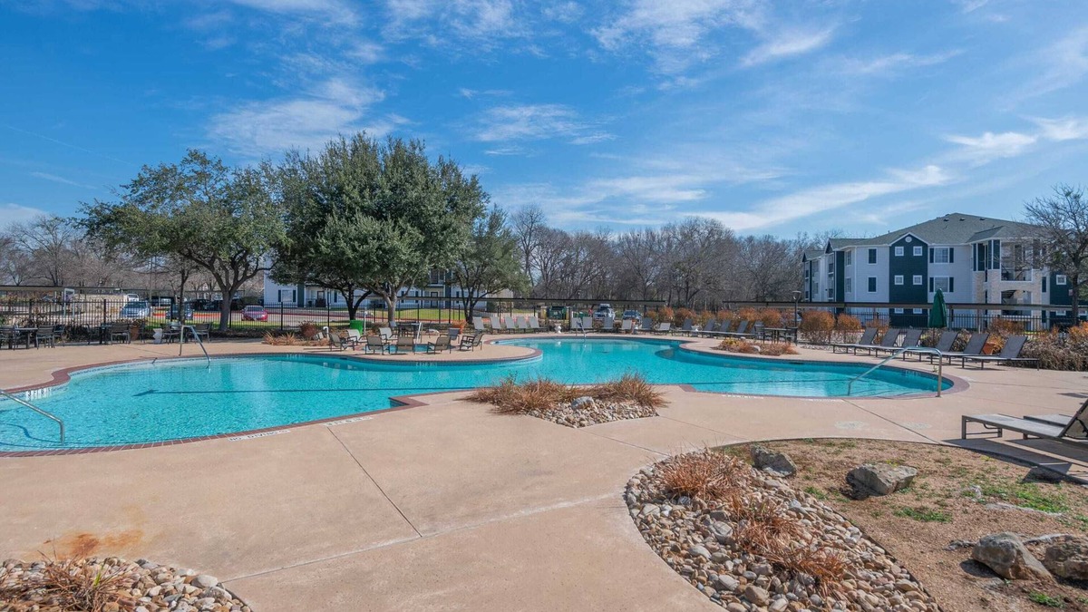 Pleasant Valley Apartment | Spacious Luxury Retreat: 4 BR/4 BA Oasis near DT