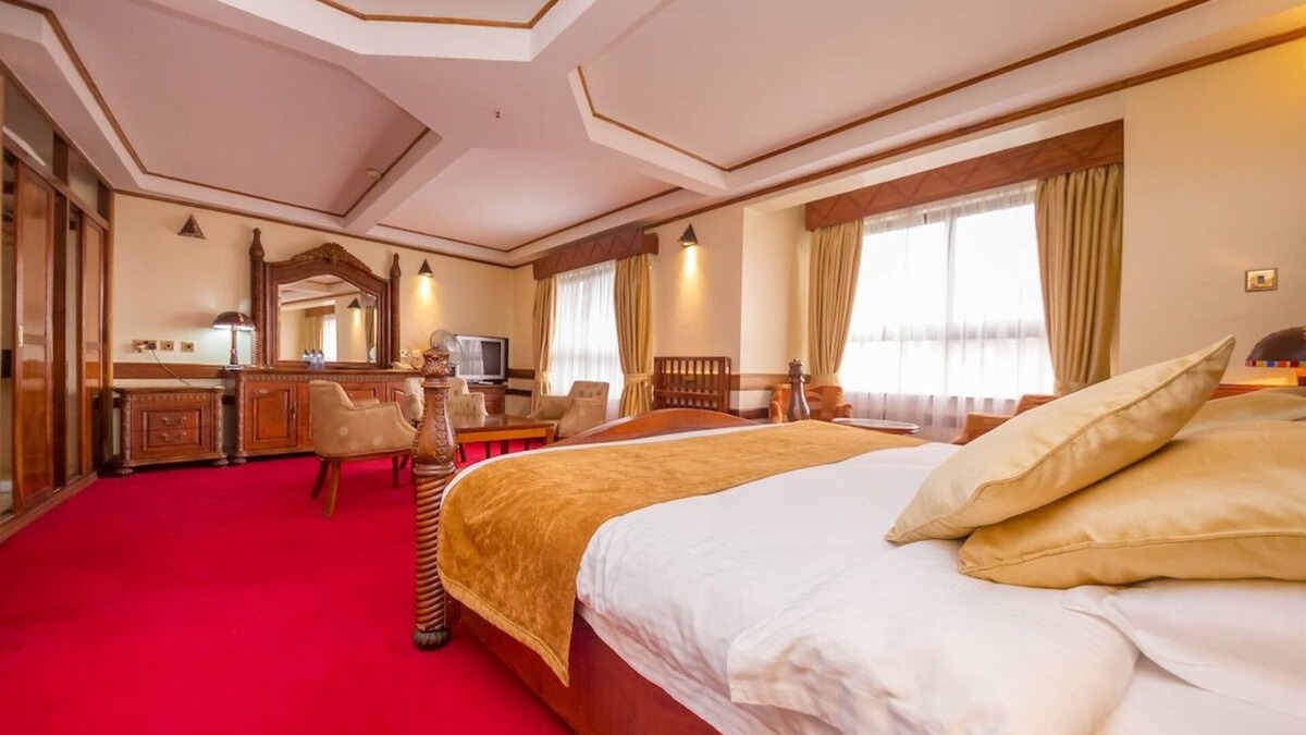 Nairobi Hotel | Spacious Luxury Suite at Muthu Silver Springs Hotel! Outdoor Pool, Free Parking!