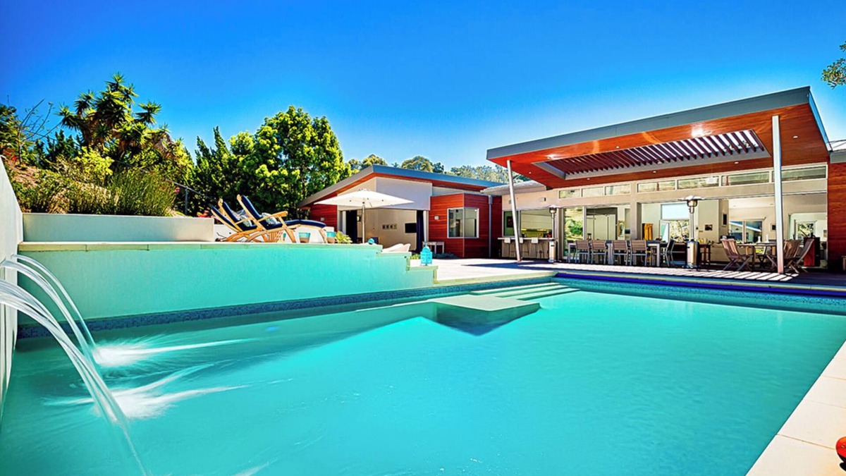 Muirlands West House | Spacious Luxury Villa - Seamless Indoor-Outdoor Living and Contemporary Design