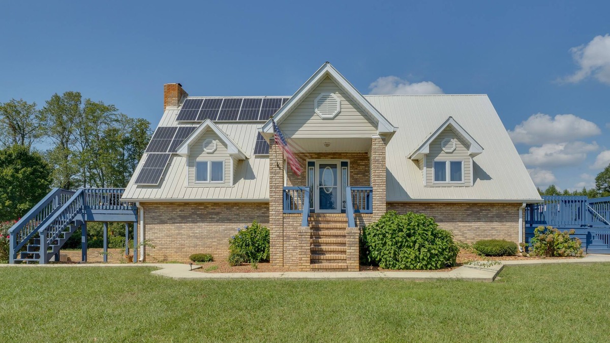 McMinnville House | Spacious McMinnville Vacation Home w/Gas Grill!