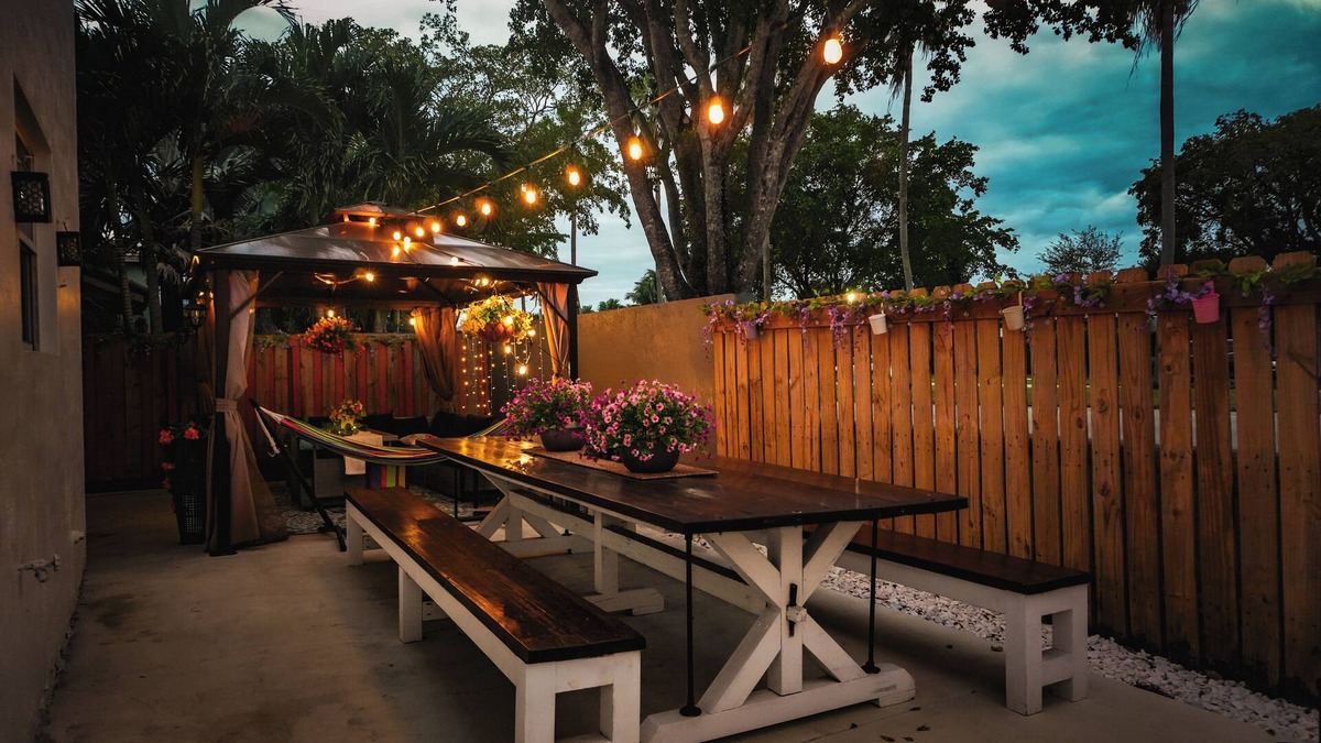 The Hammocks House | Spacious Miami Home w/Outdoor Lounge + Parking