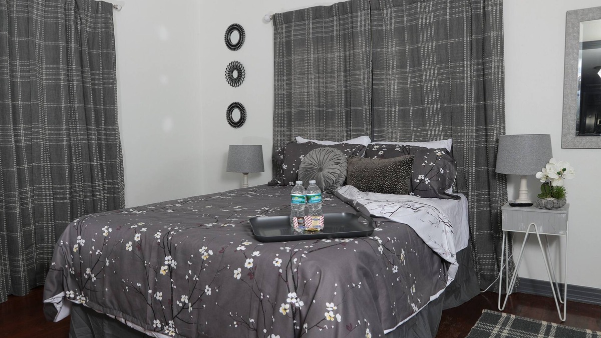 Tallahassee House | Spacious Mid-Cent Home, Close to FSU/Stadium, FAMU, TCC, Capitol and Hospitals