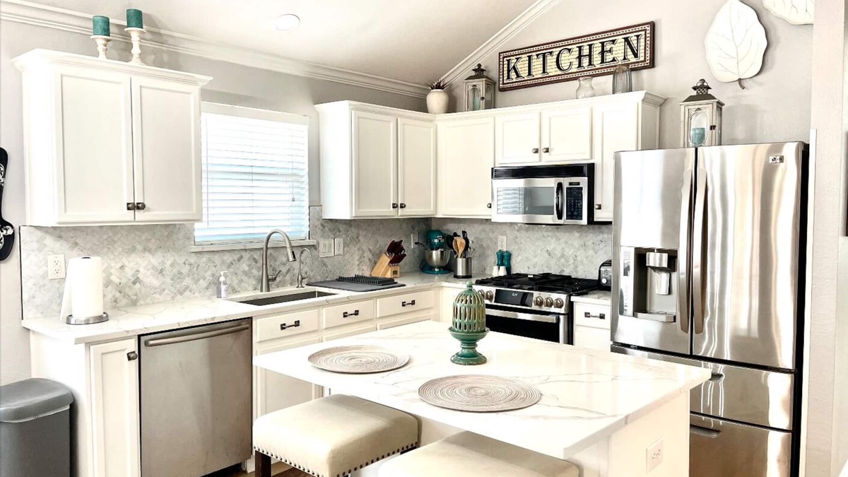 Little Elm House | Spacious, modern and comfy 4 bedroom home!