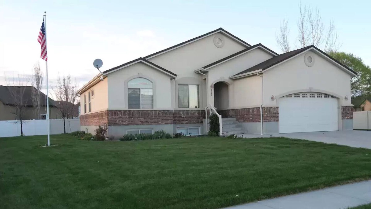Tremonton House | Spacious Modern Basement with Private Entrance