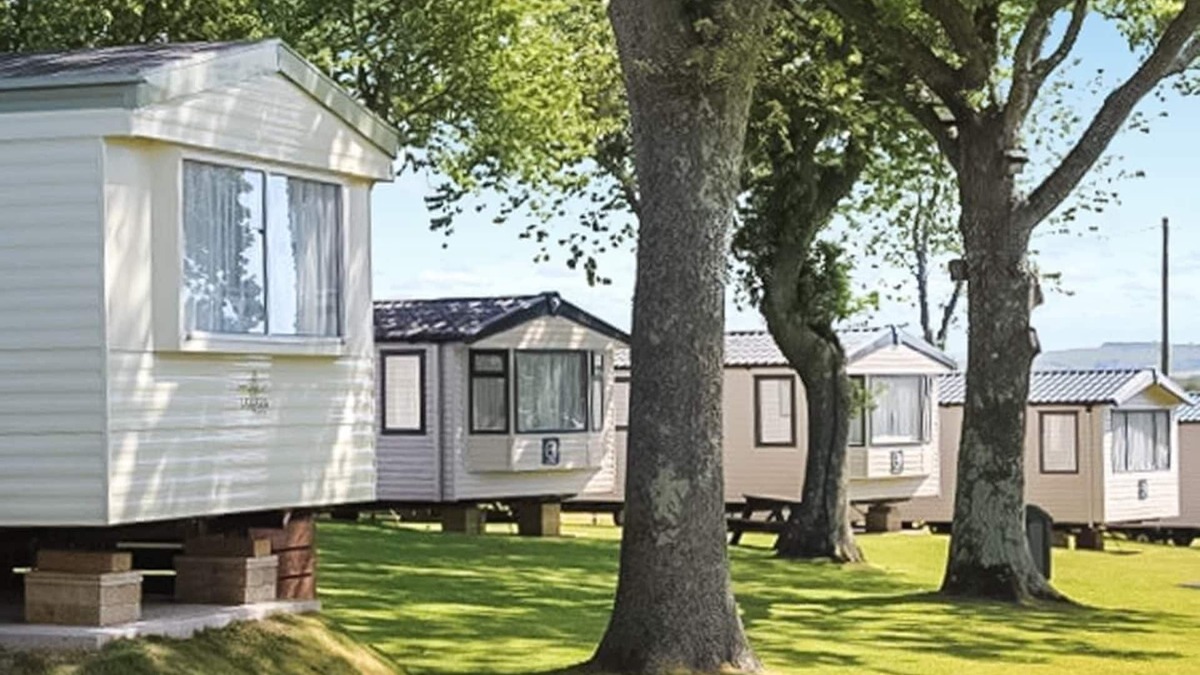 Sandown House | Spacious modern caravan with one double and two twin.