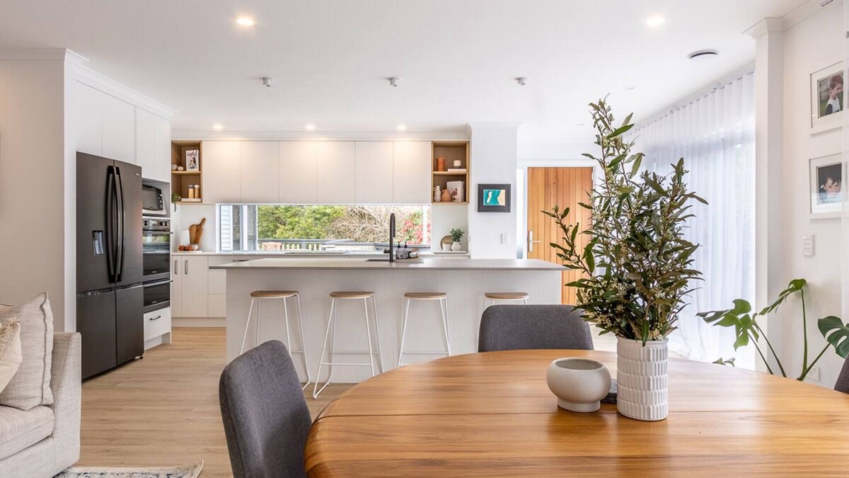Raumati Beach House | Spacious Modern Coastal Haven, 5 minutes to the beach, shops and walking tracks.