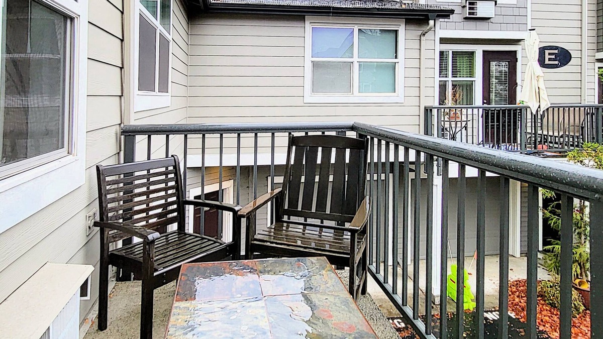 Columbia Way Apartment | Spacious Modern Condo By Columbia Waterfront