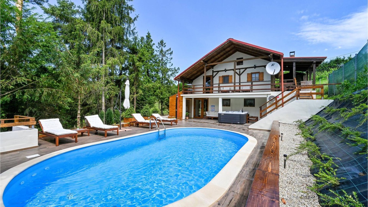 Sveti Ilija House | Spacious modern cottage in Tur?in inland Croatia, close to a lake and a town.