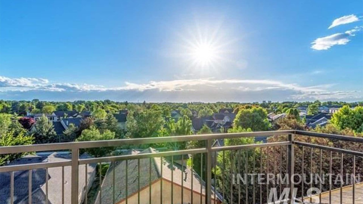 East End House | Spacious & Modern ~ Free E-Bikes ~ Pet-Friendly ~ Prime East End Location