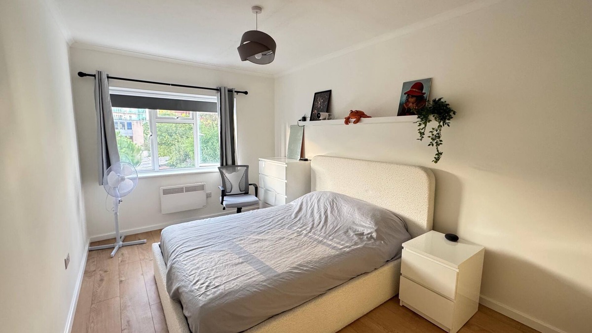 Ealing Apartment | Spacious & Modern 1-Bed Flat near Ealing