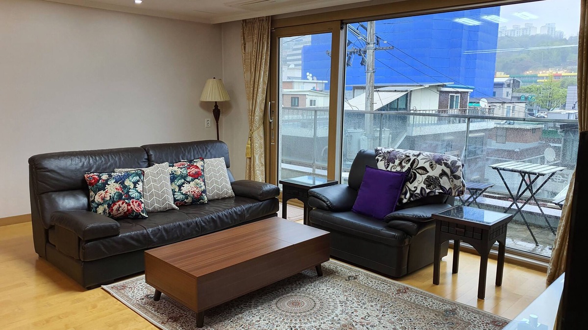Hannamil-tong Apartment | Spacious modern home, great for families