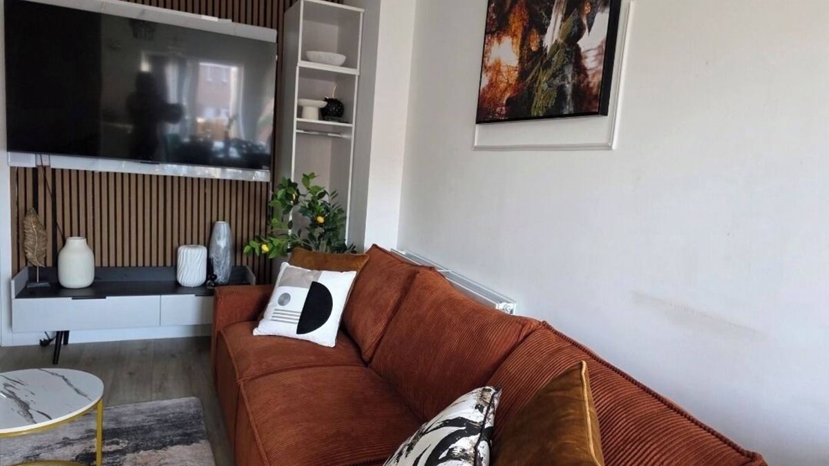 Brympton House | Spacious| Modern House |Close to Sites, beach,|Contractors, families welcome