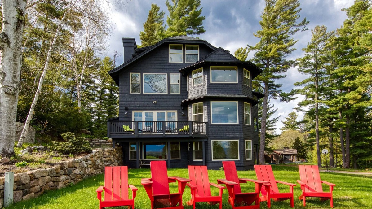 Lake Placid House | Spacious Modern Luxury, Mtn Views, Short Walk to Lake & Downtown - Dog Friendly!