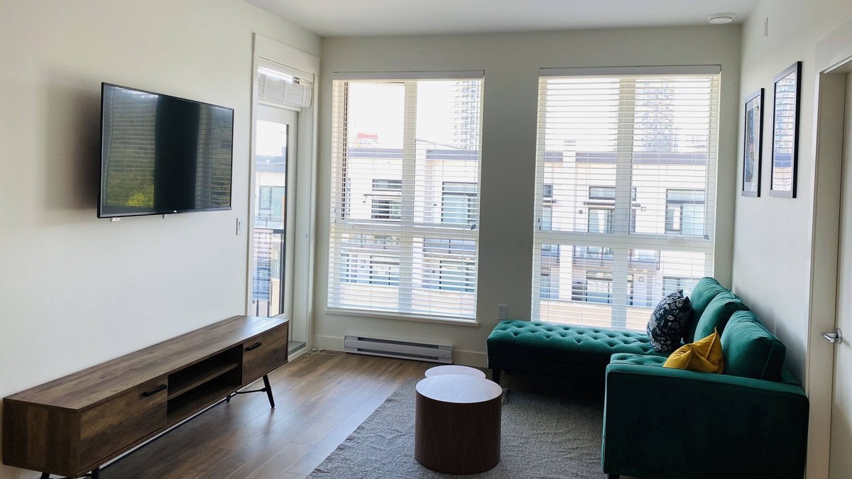 Coquitlam Condo | Spacious, Modern New 2bdr, Free Parking, Internet, AC