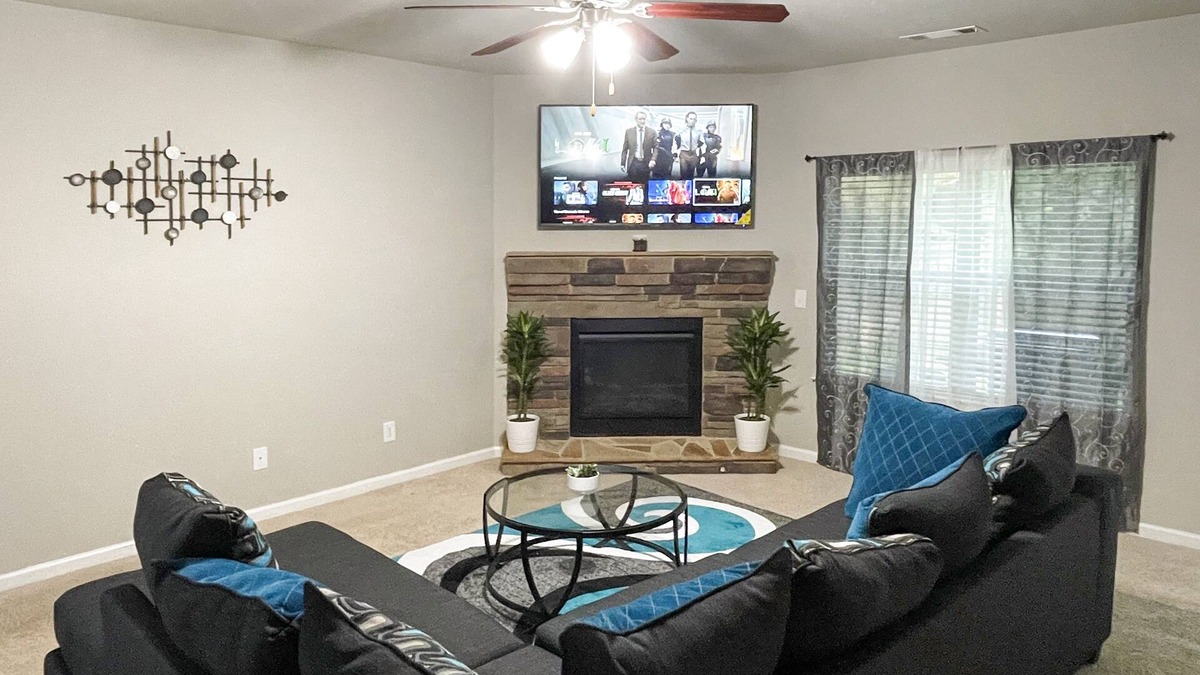Jonesboro House | ❤️Spacious |Modern |Sleep 10|Wifi |Keyless Entry❤️