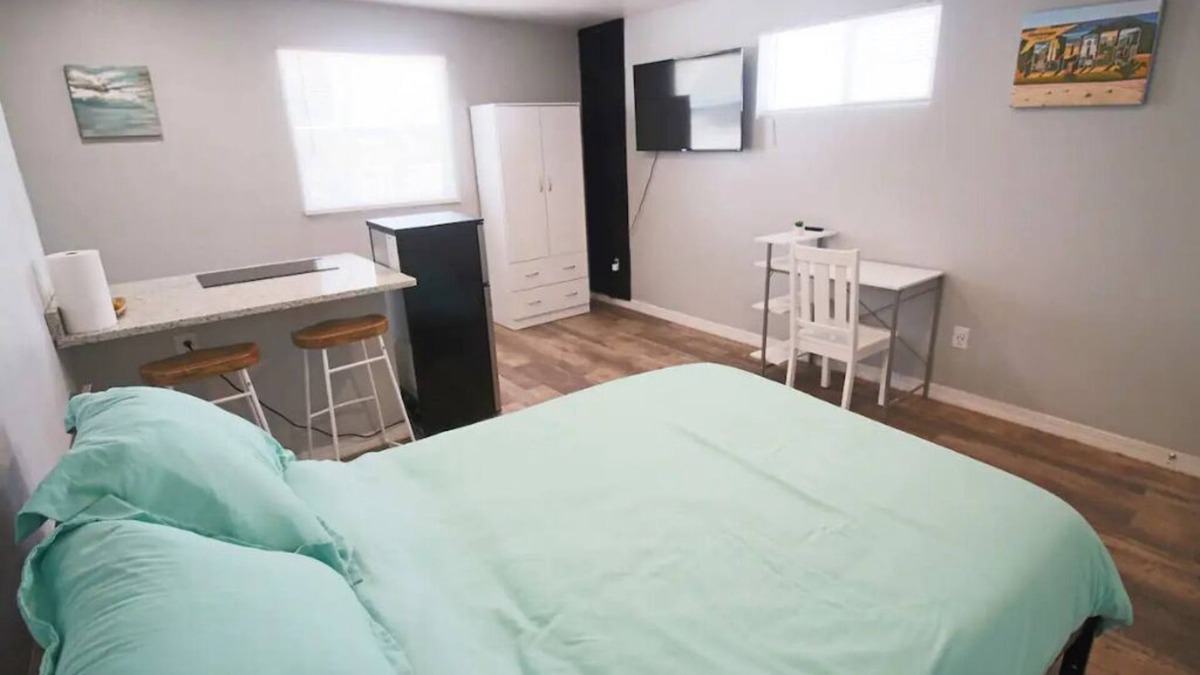 El Paso Apartment | Spacious Modern Studio 11-min walk to Ft. Blissn