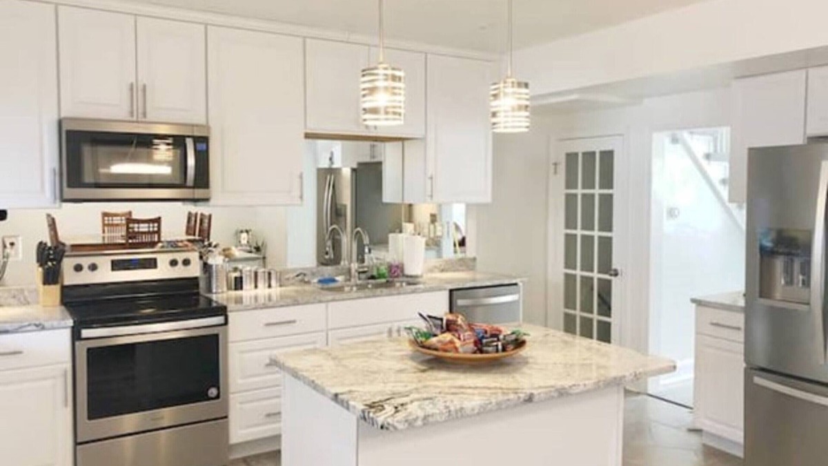 Hillen House | Spacious, Modern, Three Bedroom Townhome with Private Backyard