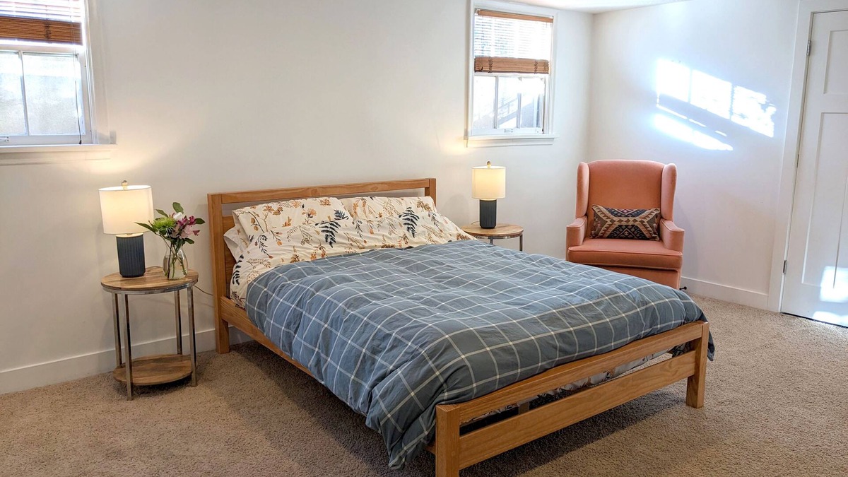 Bonneville Hills House | Spacious Modern 1 bdr Near Mountains & City