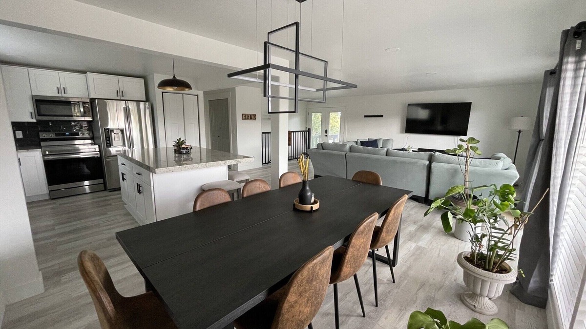 Millcreek House | Spacious Modern Villa w/ Hot Tub & Mountain Views