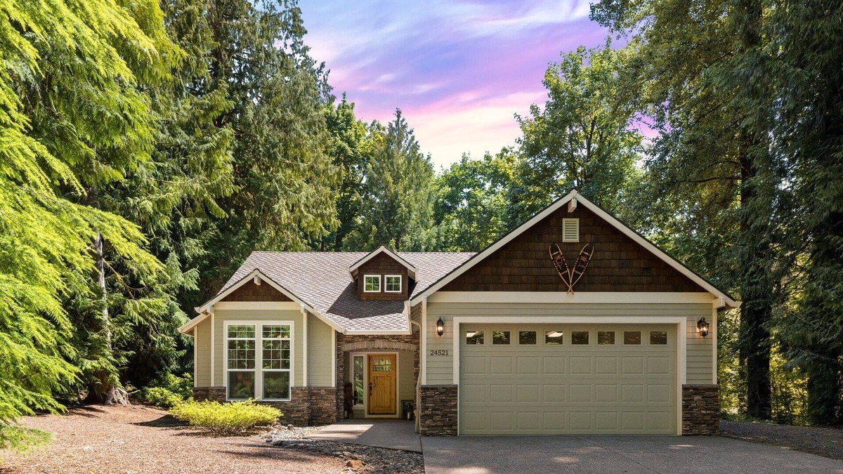 Welches House | Spacious Mt. Hood Escape - Hot Tub Sleeps 10 Game Room Near Salmon River
