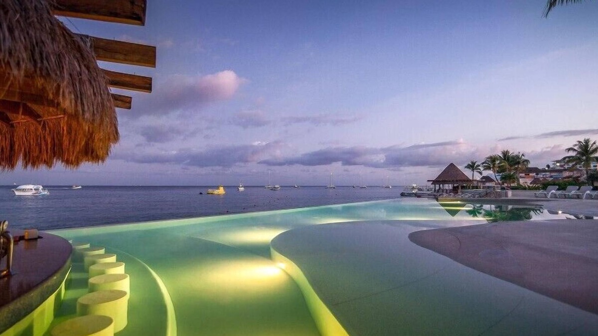 Cozumel Hotel | Spacious Studio at Caribbean with Beach & Pools