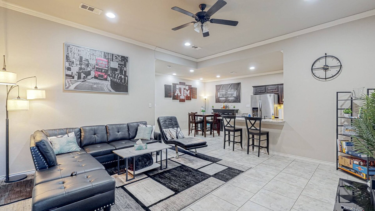 Spring Creek House | Spacious Near Campus with a grill & washer/dryer
