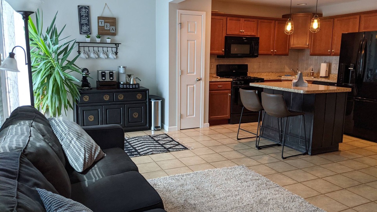 Bellefonte House | Spacious New Townhouse - 10 mins from PSU