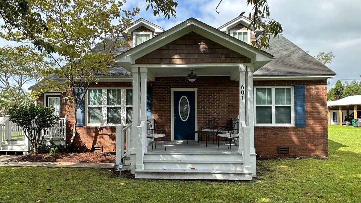 St. Marys House | SPACIOUS & NEWLY UPDATED 3 BR 2 BA cottage, walkable to St. Marys waterfront