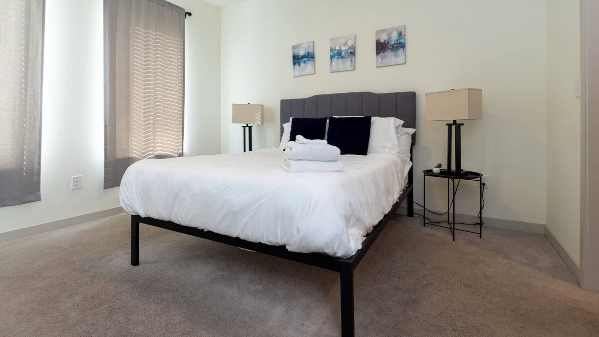 Downtown Louisville Apartment | Spacious Nulu 1BR CozySuites 05
