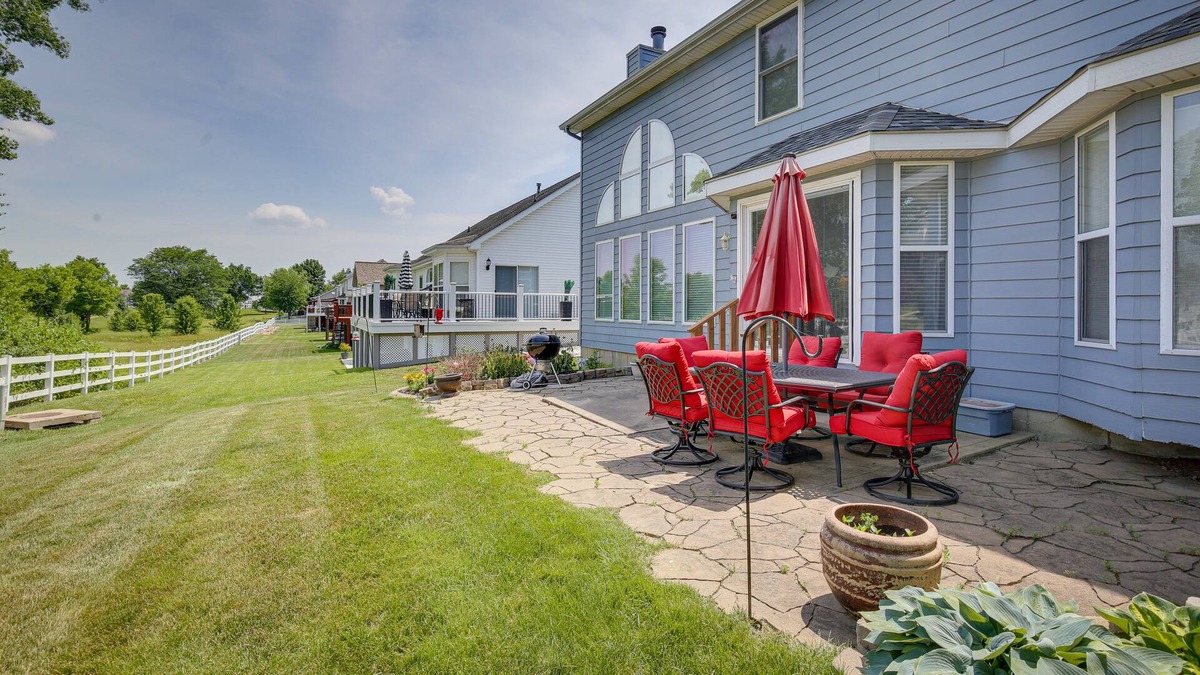 O'Fallon House | Spacious O’Fallon Home w/ Patio on Golf Course!