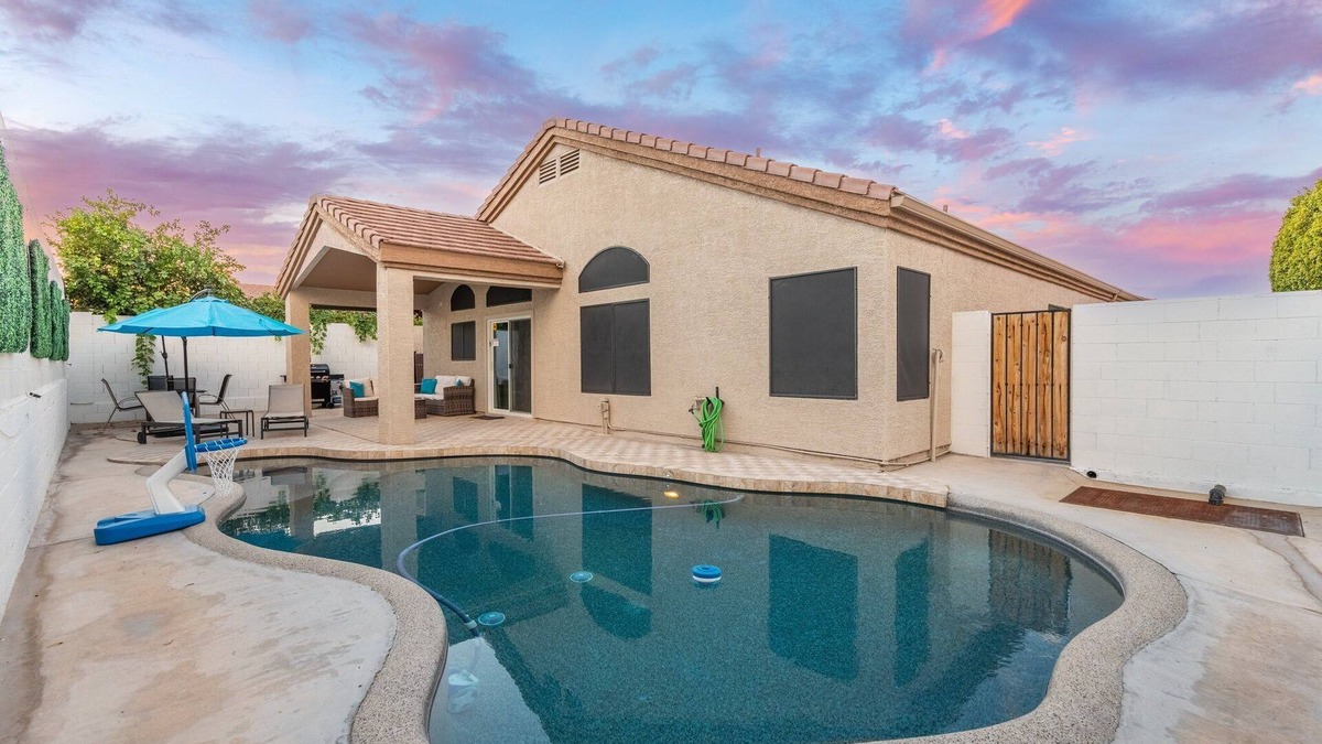 Paradise Valley Village House | Spacious Oasis with Pool - 3 Brd 2 Bath - Sleeps 6