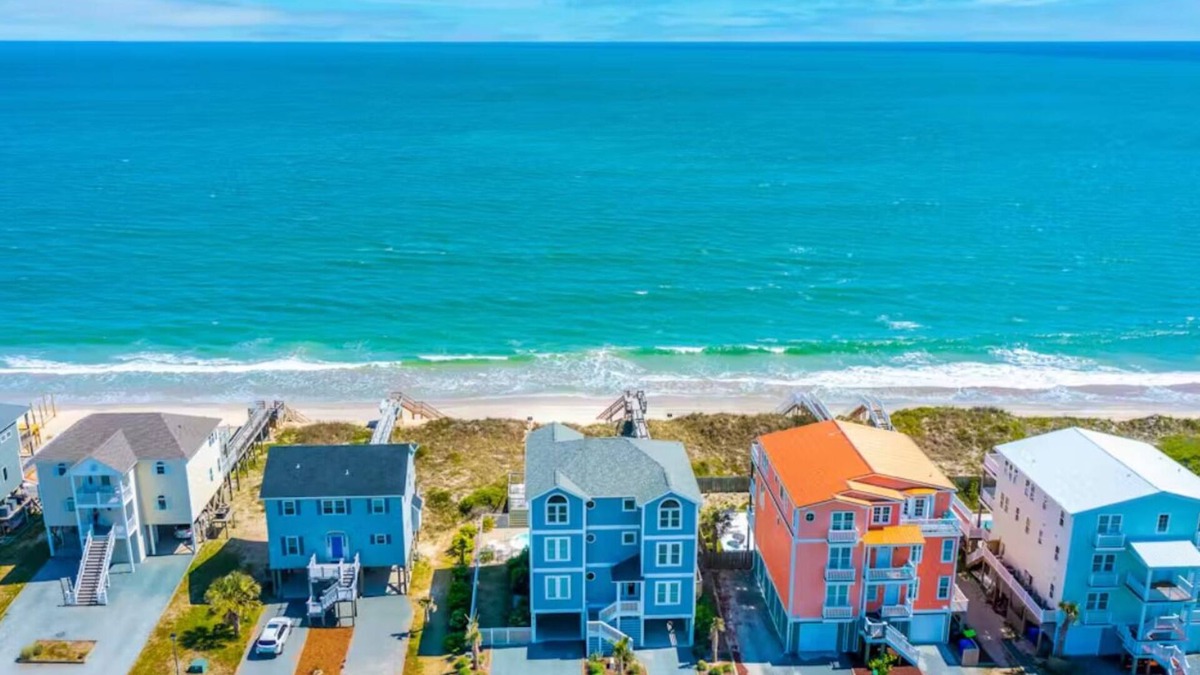 McCutcheon Field House | Spacious Oceanfront | Sleeps 30!n