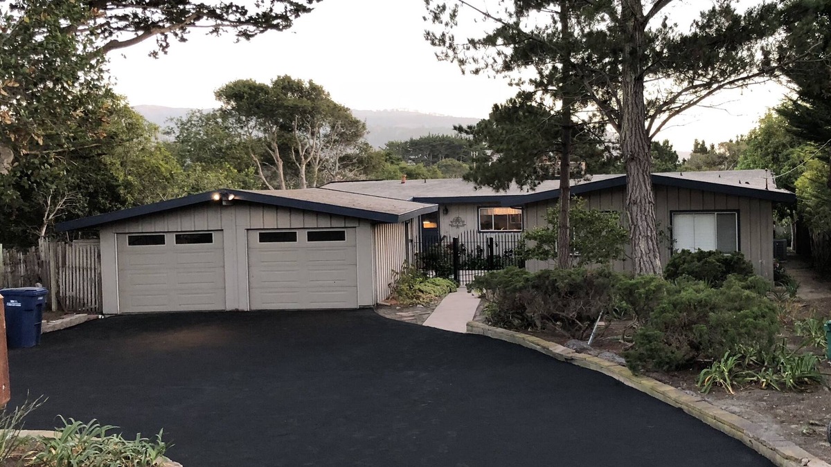 Hatton Fields House | Spacious Ocean View Single Level Mid-Century Secluded Home