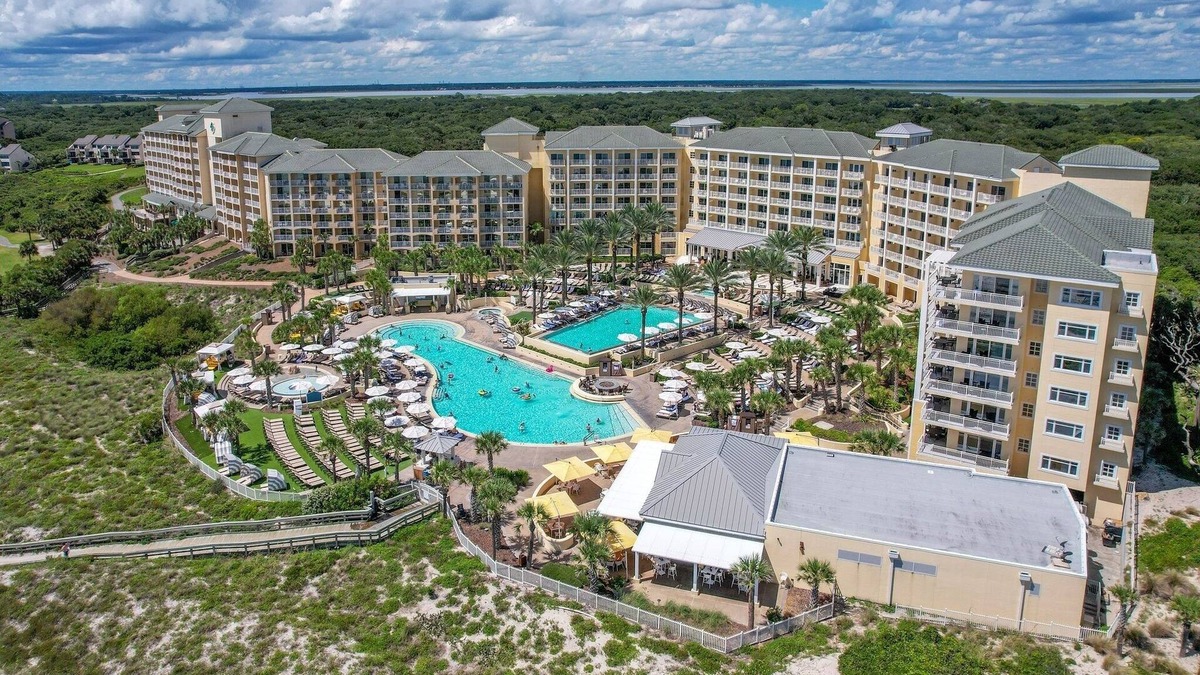 Fernandina Beach Condo | Spacious Oceanfront Penthouse Villa by RedAwning