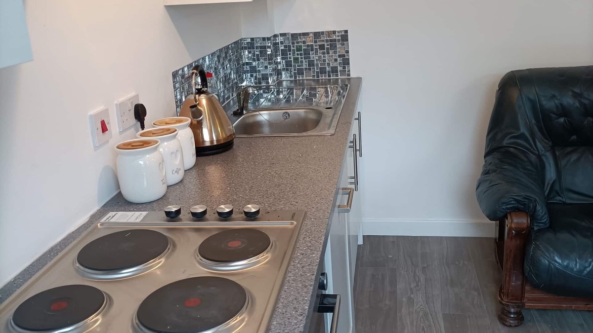 Wakefield Apartment | Spacious one bedroom & Living Room family apartment - non smoker