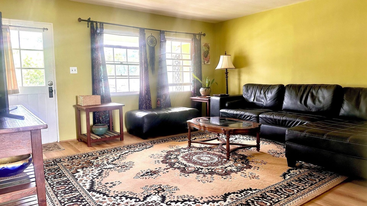 Ventura Apartment | Spacious One Bedroom Place With Ocean View