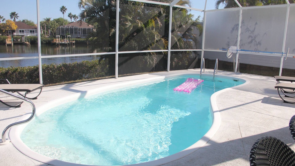 River Pointe House | Spacious Open Floor Plan, 3 Bedroom + Loft Home, private FREE Heated Pool.