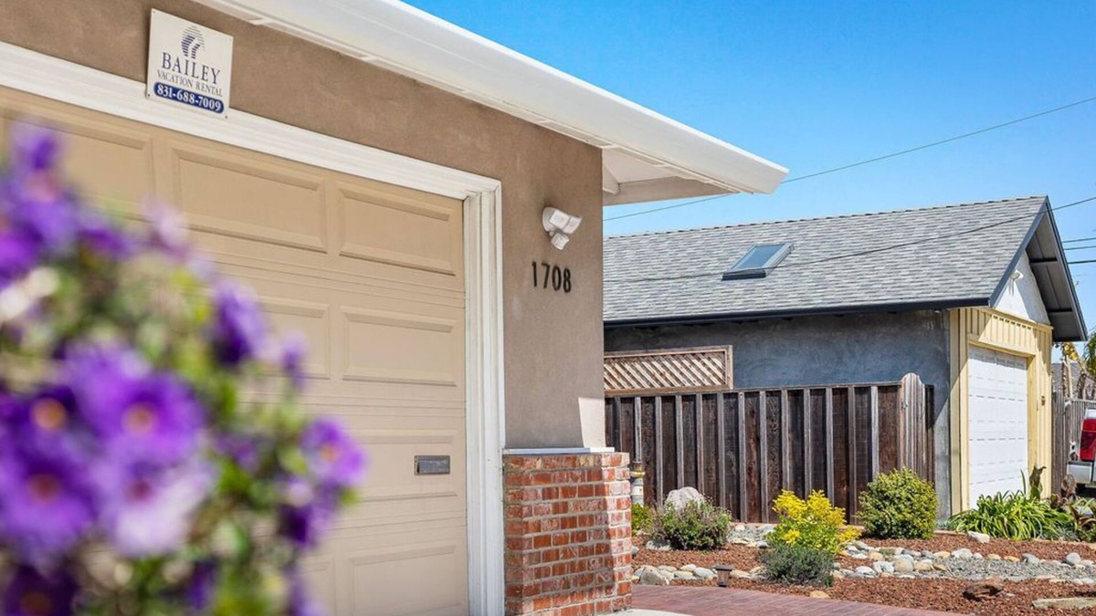 Westside Santa Cruz House | Spacious Open Floor Plan