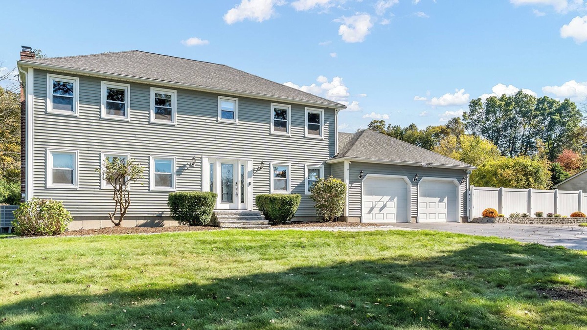 Oxford House | Spacious Oxford Home w/Pool - 4 Mi to Lake!