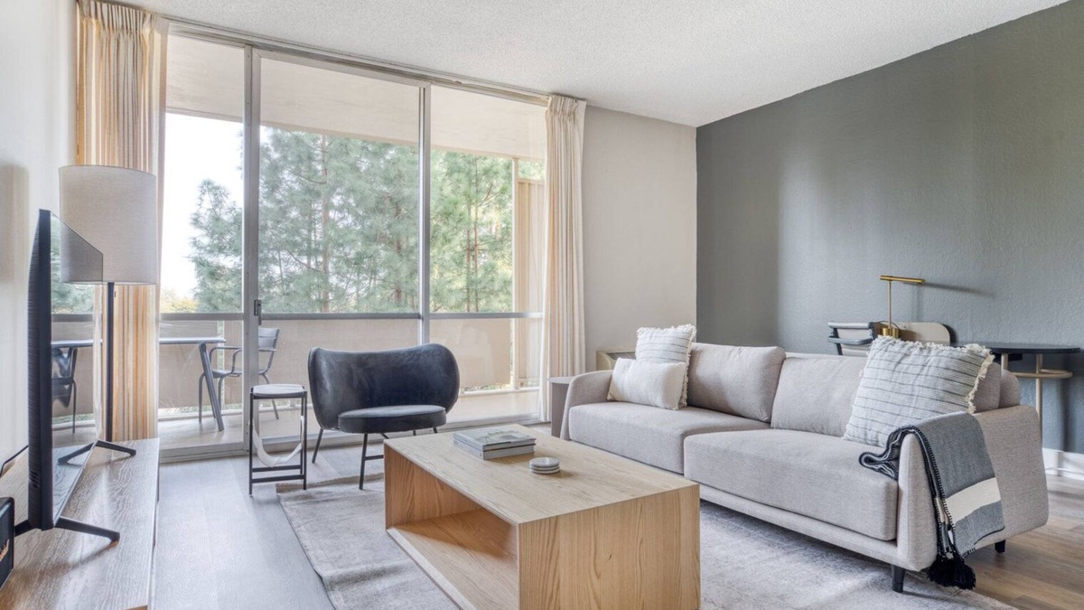 University South Apartment | Spacious Palo Alto 1BR w/Gym, Pool & Lounge, nr tech HQs, by Blueground