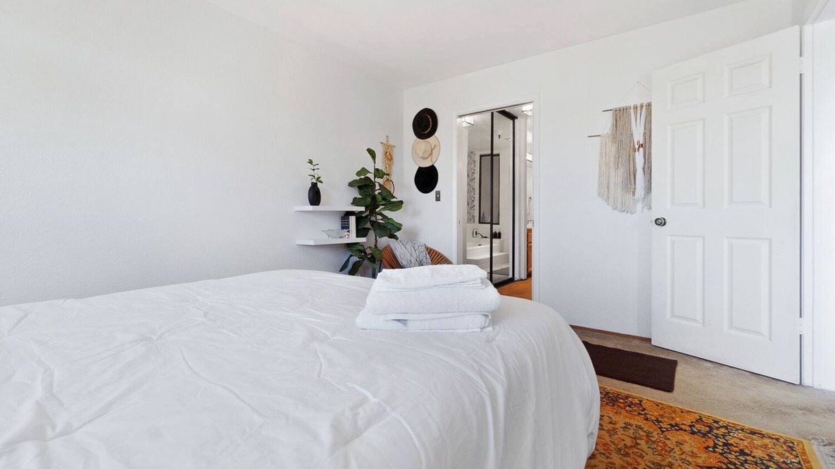 Davis Tract Condo | Spacious Peaceful Bohemian