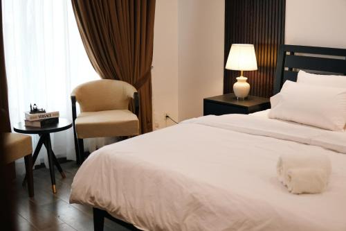 Lahore Apartment | Spacious Penta Square Apartment Family-Friendly Stay in DHA 5 Lahore