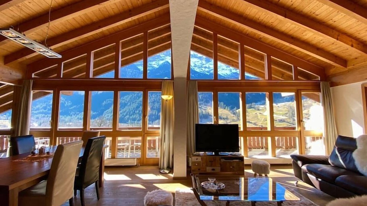 Grindelwald Apartment | Spacious penthouse with balcony and panoramic mountain views