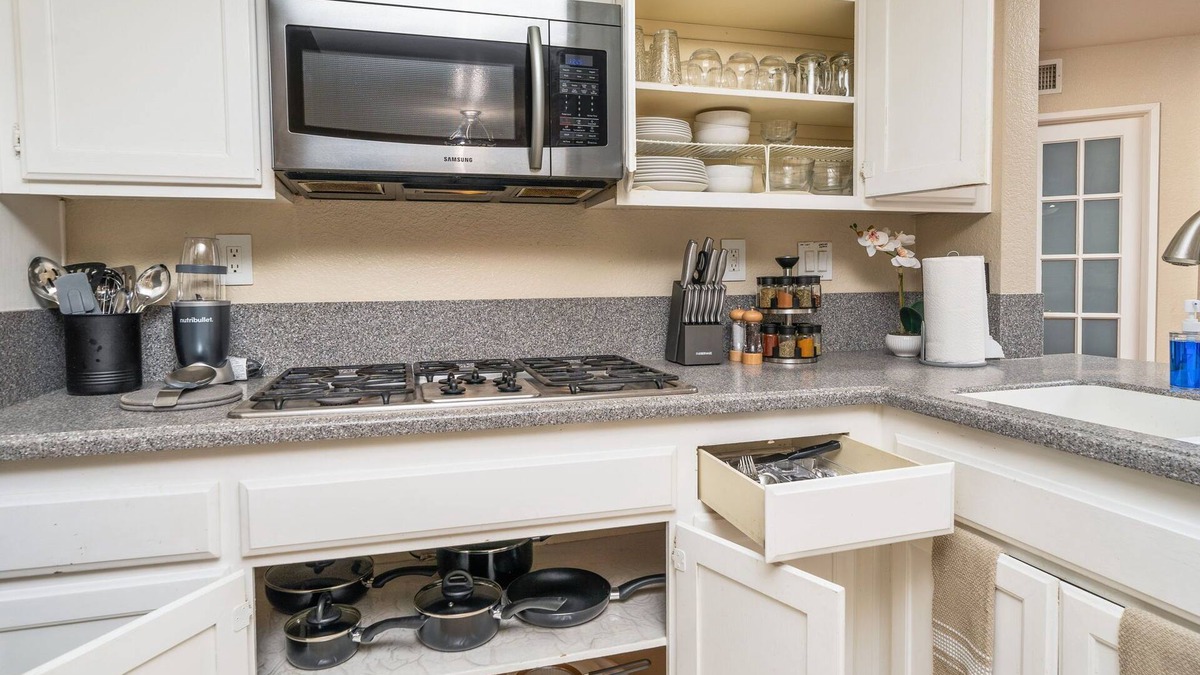 Moreno Valley House | Spacious Pet Friendly 4 BR Home W/Mountain Views, Perfect for Monthly Stays