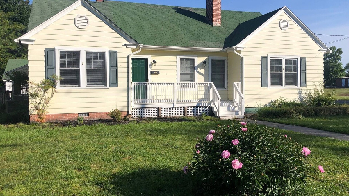 Cambridge House | Spacious, pet-friendly 3-bedroom home