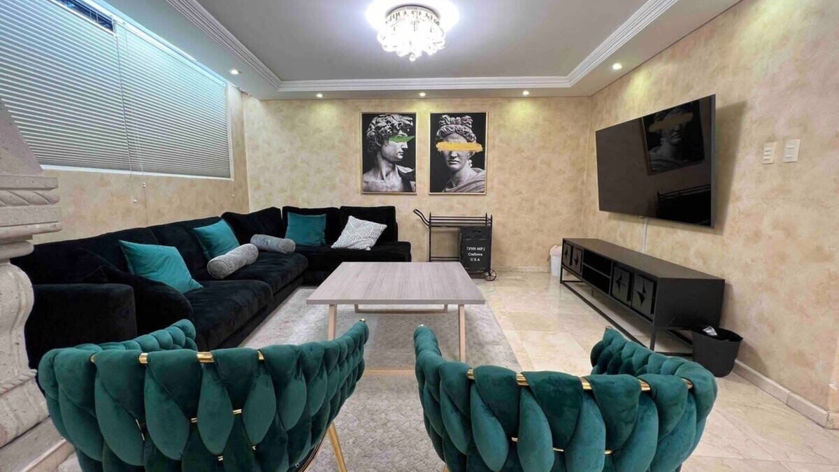 Miguel Hidalgo House | Spacious Polanco Home with Patio, Ideal for Groups
