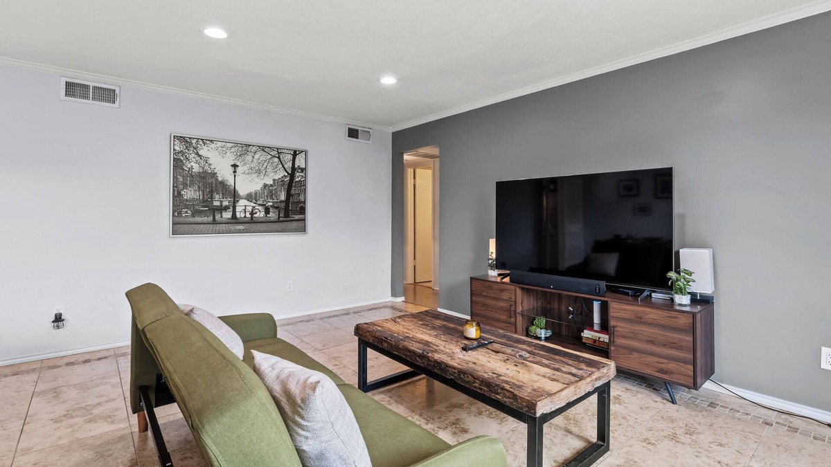 North Dallas Condo | Spacious Preston Hollow Condo