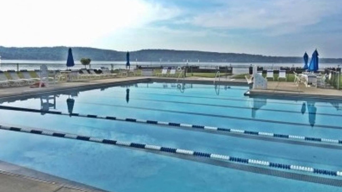 Saratoga Springs House | Spacious private home near Saratoga Lake w/access to clubhouse amenities.