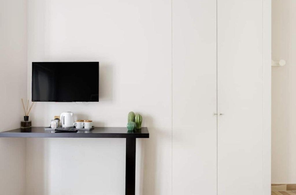 Tanjung Priok House | Spacious Private Ensuite Room for 3 people