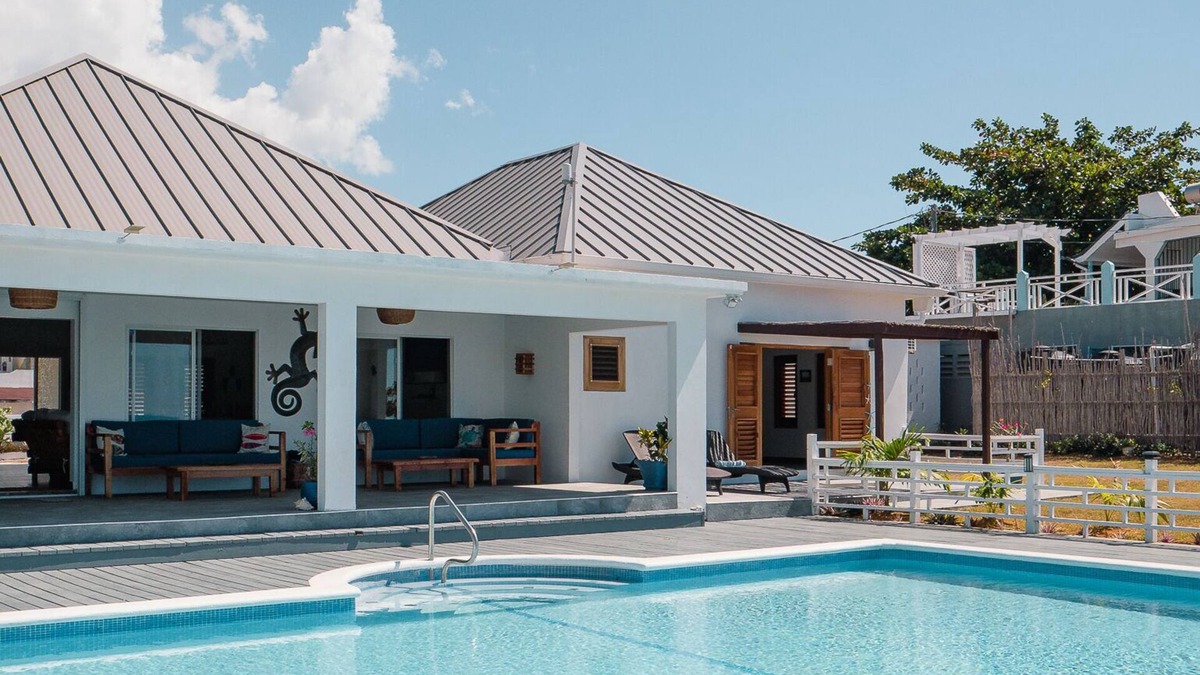 Treasure Beach Villa | Spacious Private 4 bedroom Seaside Villa with Pool and Chef